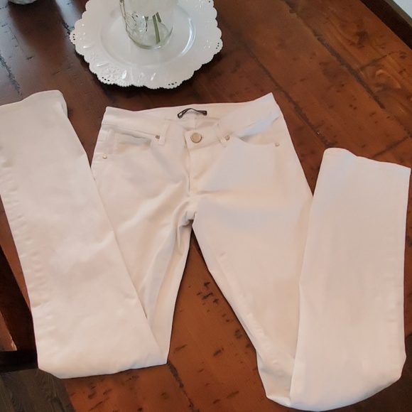 Elie Tahari Pristine White Adena Straight Jeans - Picture 1 of 3